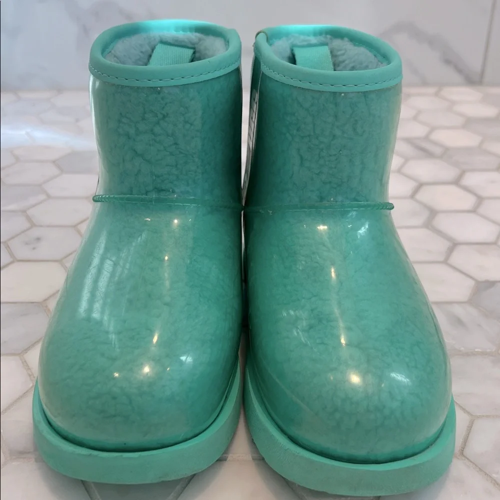 UGG Australia Classic Tide Pool Mini Waterproof Winter Rainboots Kids Size 4